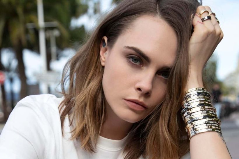 Cara Delevingne: «Αγκάλιασε τη διαφορετικότητά σου!»
