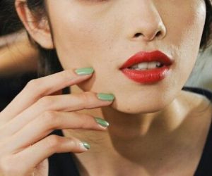 Jaded nails: Το μανικιούρ που μοιάζει με μικρό έργο τέχνης
