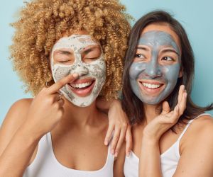 6 DIY μάσκες προσώπου για να γιορτάσεις με τις φίλες σου τη Μέρα Φιλίας