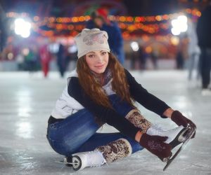 Ice Skating: Πώς μετέτρεψα την πιο κλισέ χριστουγεννιάτικη βόλτα στο απόλυτο workout του Δεκεμβρίου (και πώς θα το κάνεις κι εσύ)
