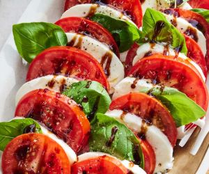 Caprese: Ντομάτα + μοτσαρέλα = ο απόλυτος συνδυασμός του καλοκαιριού