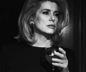 Catherine Deneuve: «Η αγάπη είναι βάσανο. Η μία πλευρά πάντα αγαπά περισσότερο»