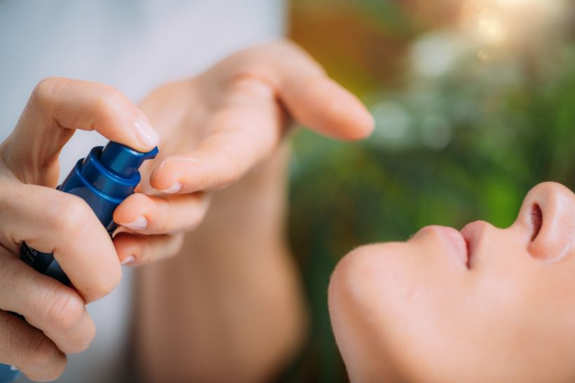 Πώς έβαλα ξανά τη ρετινόλη στη καθημερινή μου ρουτίνα