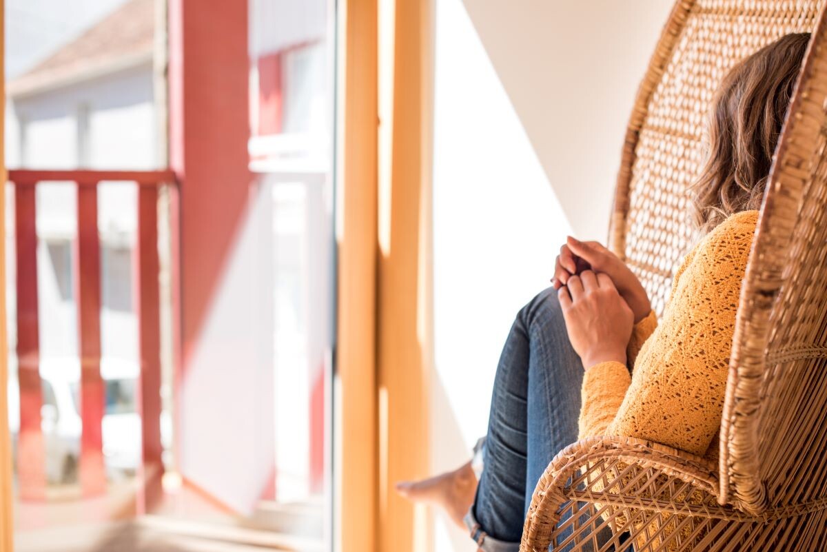 Το wellness της σιωπής: Γιατί χρειάζομαι 5 λεπτά χωρίς να μιλάω, κάθε μέρα