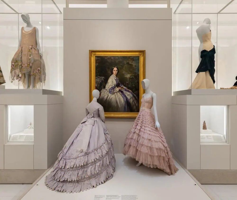 costume art exhib
