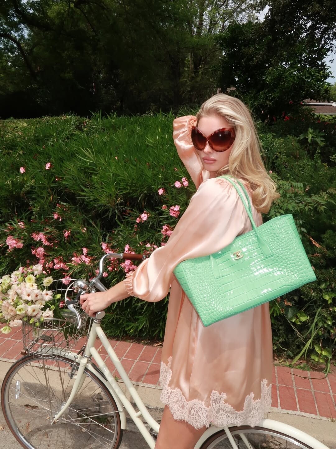 accessories it girls wear now