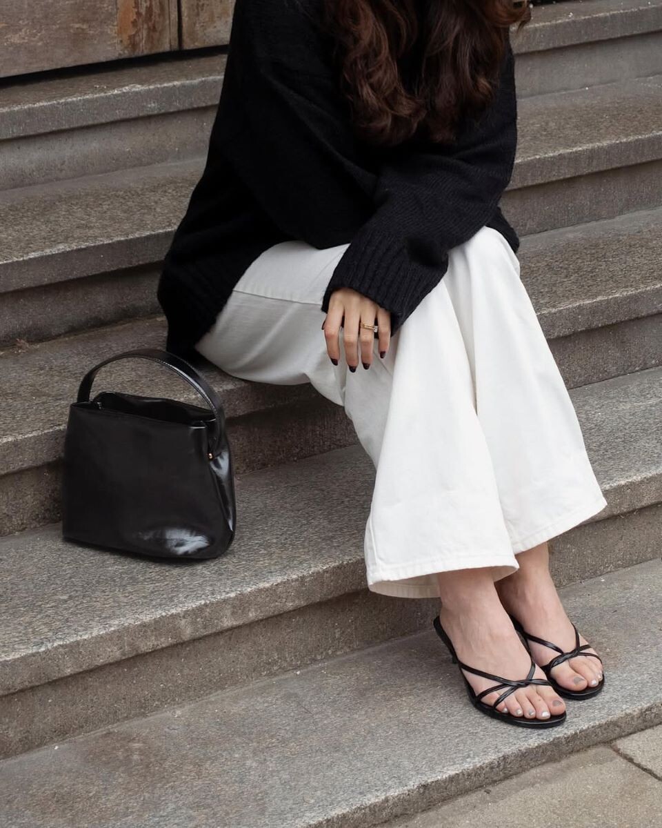 white jeans shoes