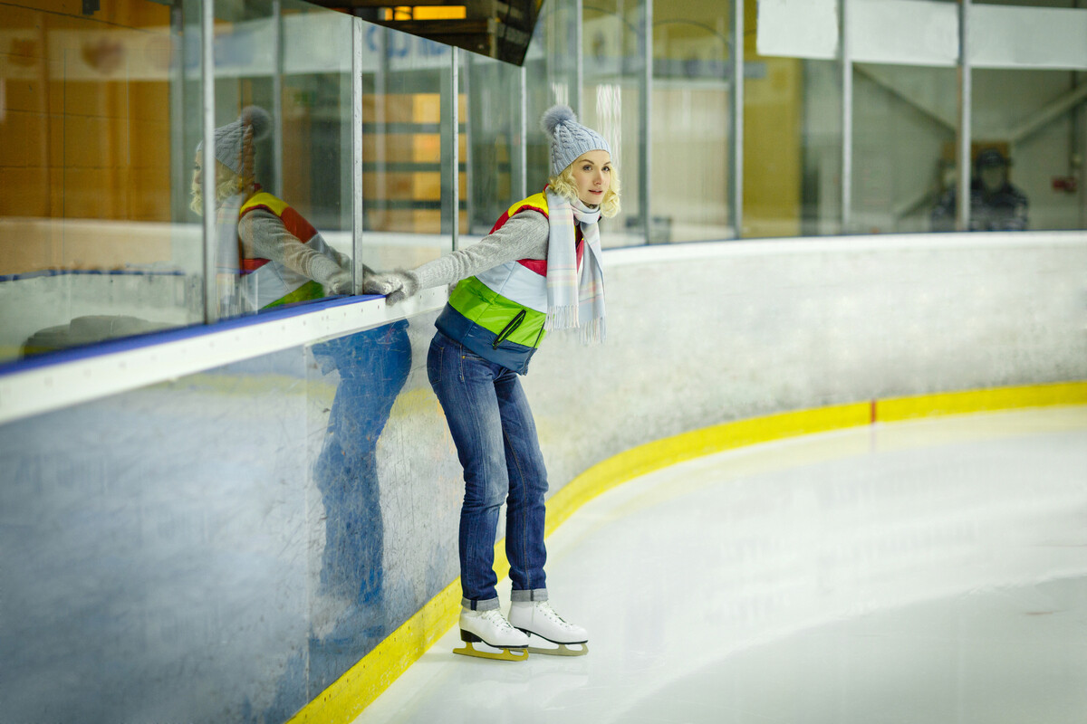 Ice Skating: Πώς μετέτρεψα την πιο κλισέ χριστουγεννιάτικη βόλτα στο απόλυτο workout του Δεκεμβρίου (και πώς θα το κάνεις κι εσύ)
