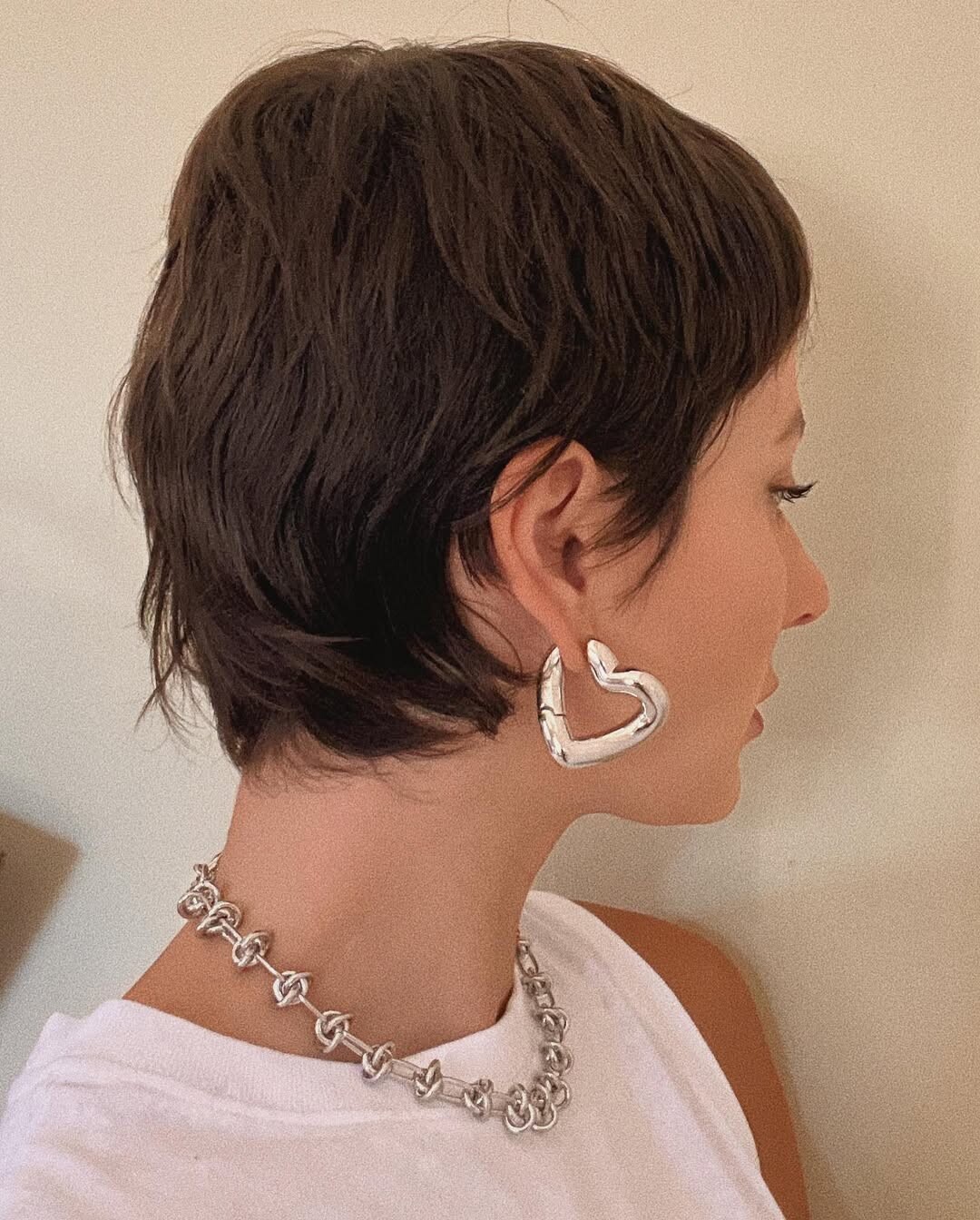 Bixie haircut: Eπιστρέφει δυναμικά aαπό τα 90s και κυριαρχεί αυτή την άνοιξη