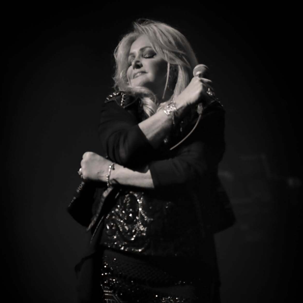 Πέθανε η Bonnie Tyler, η φωνή του «Total Eclipse of the Heart»