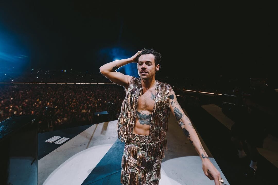 Harry Styles: Το «We Belong Together» είναι το μήνυμα που κάνει την ψυχή μου να τραγουδά (και γιατί το τέταρτο άλμπουμ του θα είναι η απόλυτη θεραπεία)