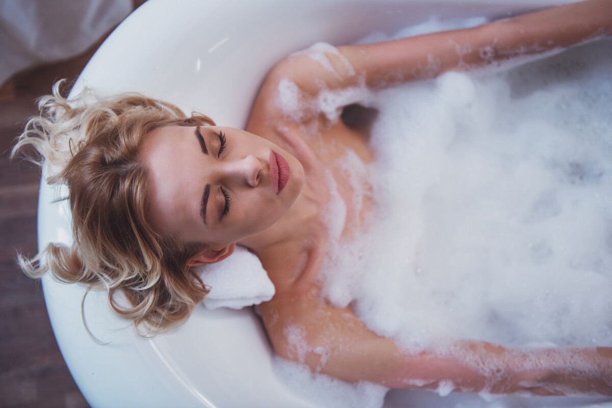The art of bath: Κατέκτησα την τέχνη του χαλαρωτικού αφρόλουτρου για να διώχνω την αρνητική ενέργεια και κούραση της μέρας