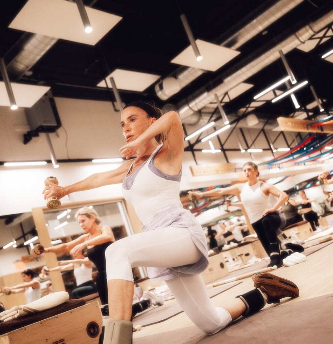 Tracy Anderson Method: Γιατί η προπόνηση που «αντικαθιστά» το Pilates γίνεται viral στο TikTok το 2026