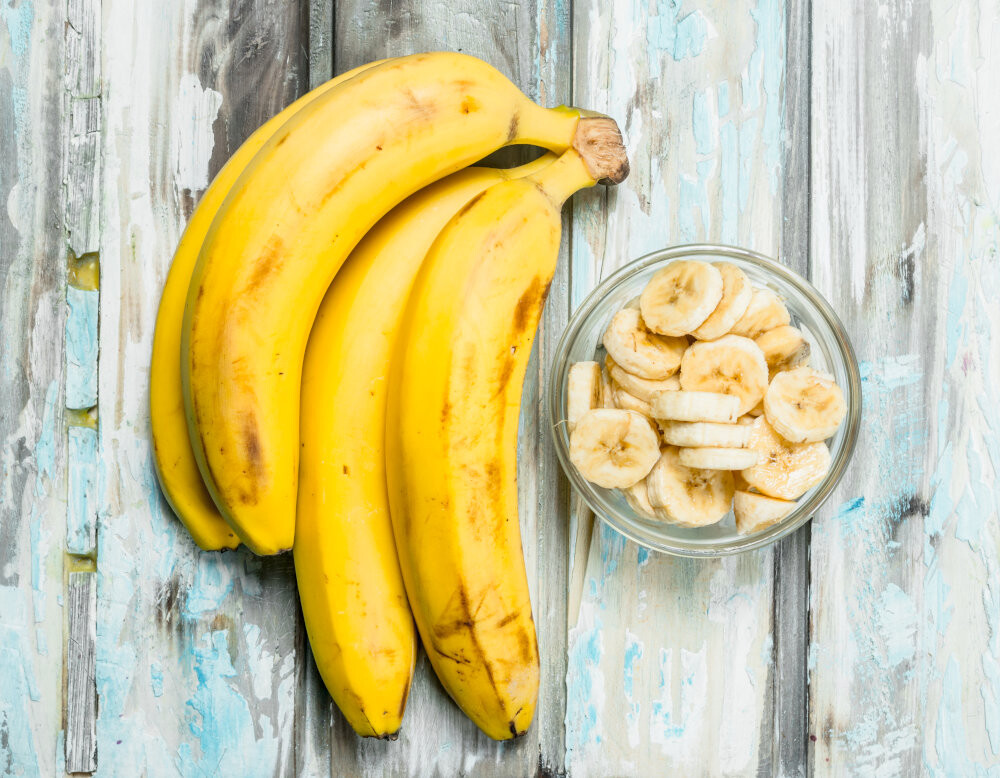 bananas-and-banana-slices-in-a-glass-bowl-2021-08-30-04-54-05-u_p83496