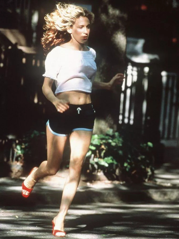 Τα Peep-toe mules της Carrie Bradshaw