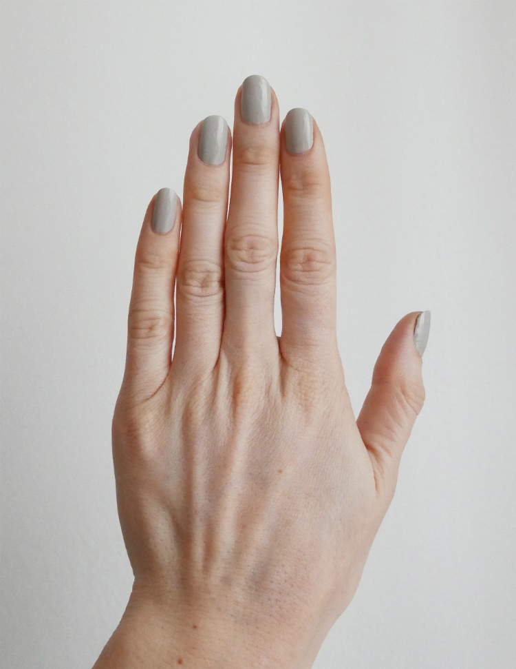 2016springmanicuretrend-halfmoon-01.jpg