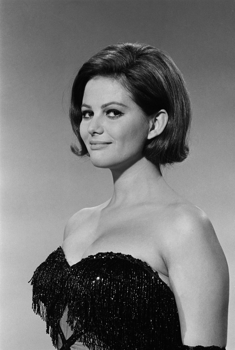 8italianbeauties_03.jpg