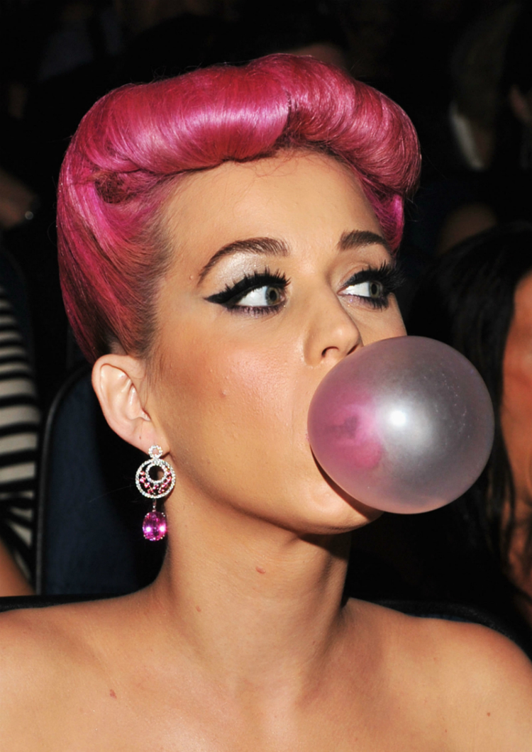 8celebwithpinkhair-05.jpg