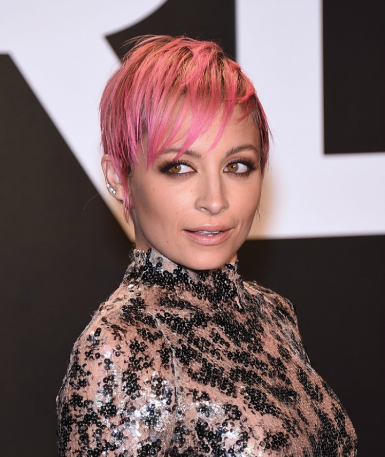 5-pink-hair-stars-02.jpg