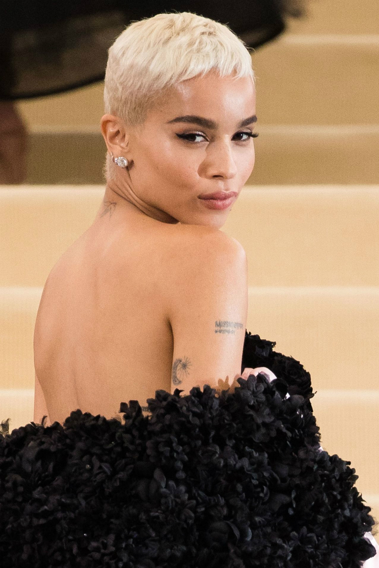 -7-blonde-pixie-cuts-zoe-01.jpg