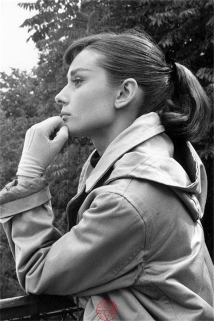7iconicponytails-01.jpg