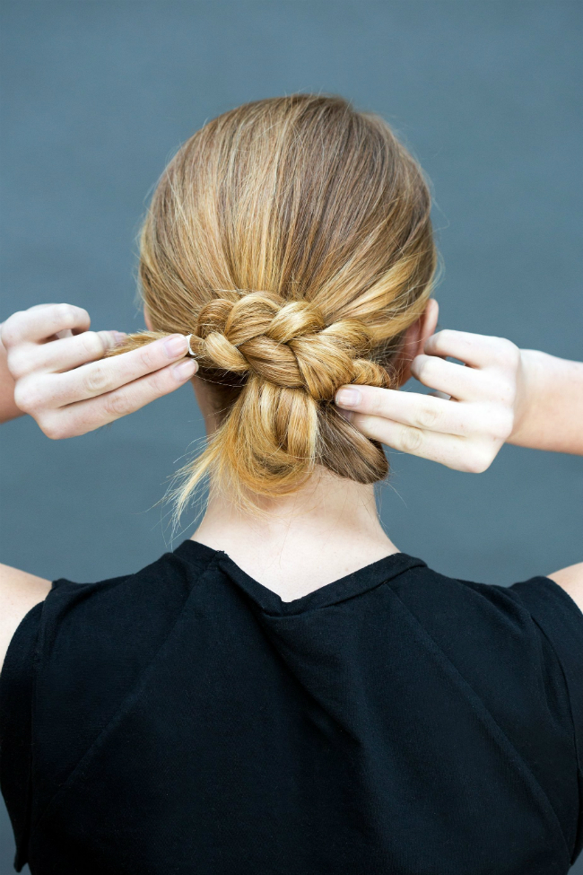 bun_knotted_2steps_02.jpg
