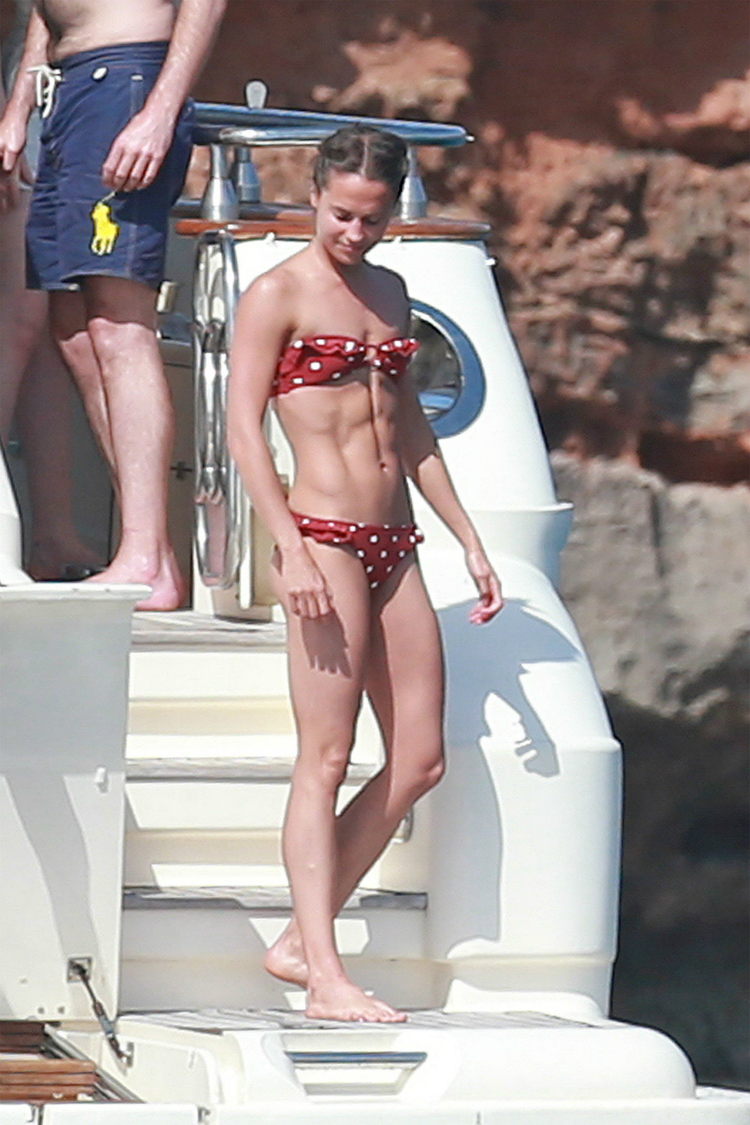 aliciavikander_swimsuit_01.jpg