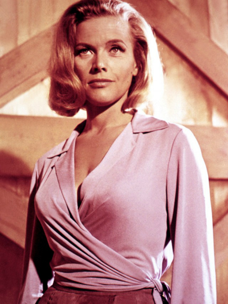 bondgirls_01.jpg
