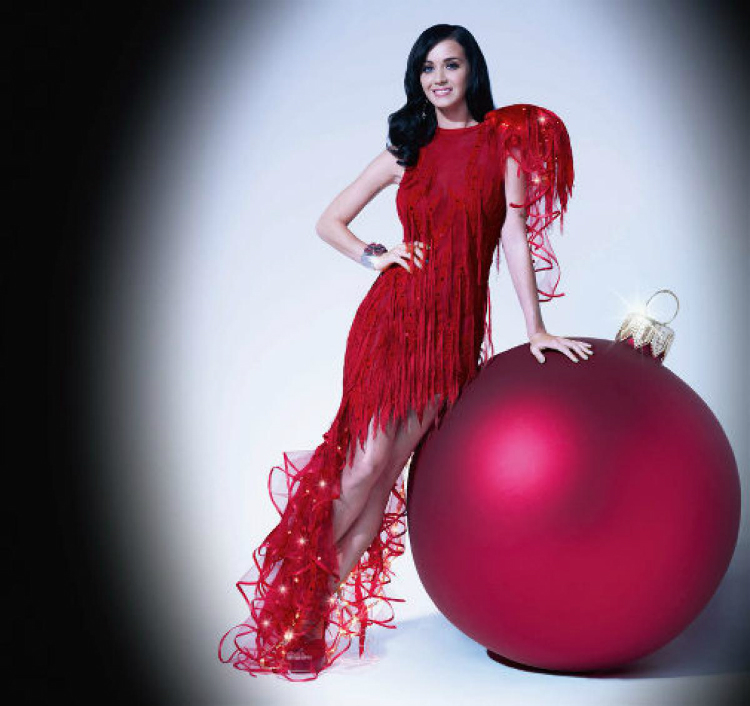 Katy-Perry-HM-Christmas-2015-Ad-Campaign07.jpg