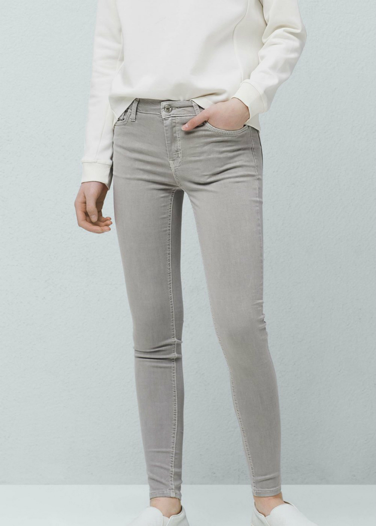Sienna-Miller-Gucci-Jacket-April-2016-04.jpg