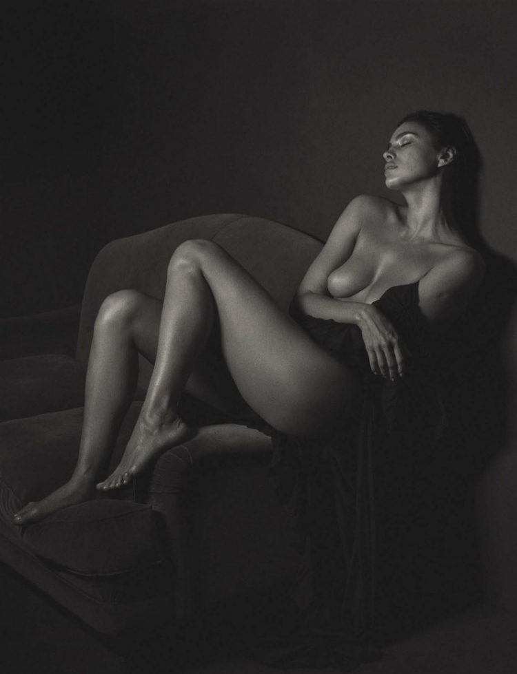 Irina-Shayk-Nude-GQ-Italy-September-2016-Cover-Photos09.jpg