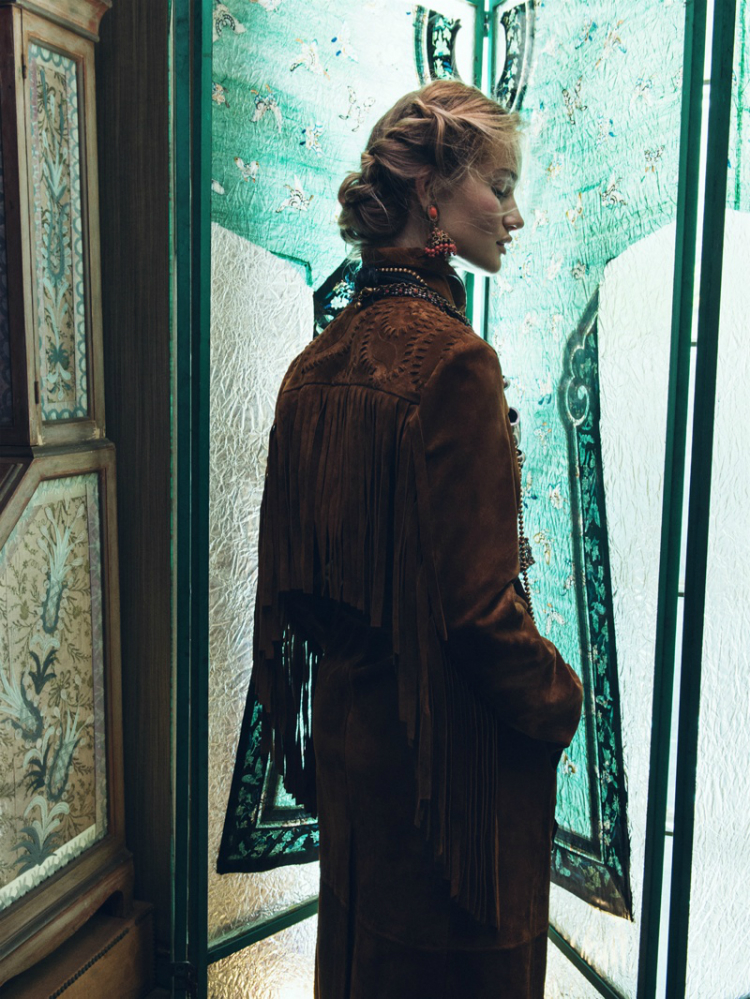 Rosie-Huntington-Whiteley-Vogue-Korea-November-2015-Photoshoot06.jpg