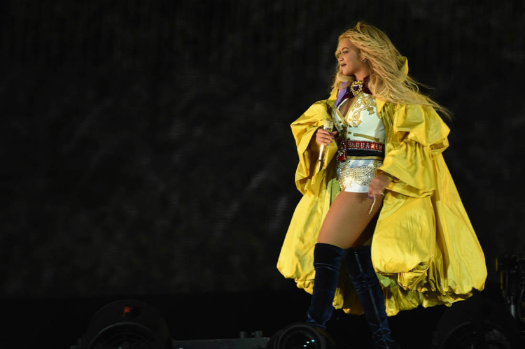 10beyonce-stage-looks-formation-tour-10.jpg
