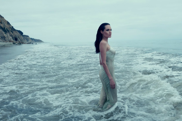 Angelina-Jolie-Vogue-November-2015-Cover-Photoshoot02.jpg