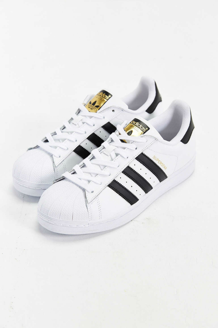 adidassuperstar_gigihadid_02.jpg