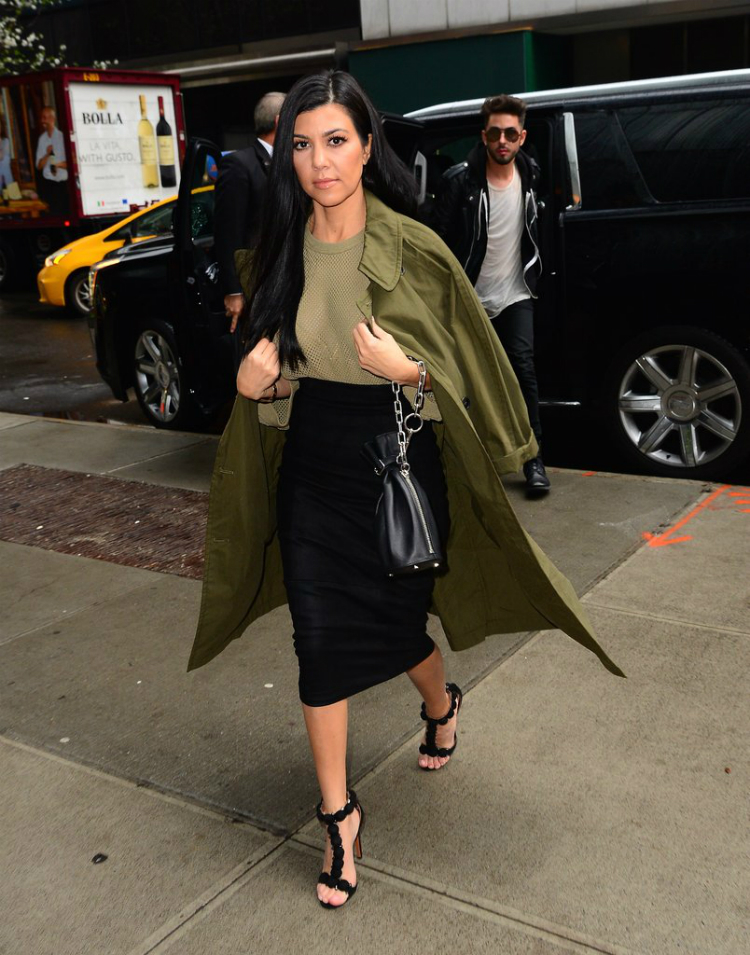 10kourtney_looks_01.jpg