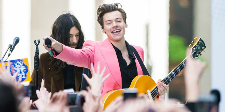 -harry-styles-pink-01.jpg