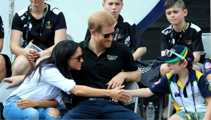 1st_official_pic_harry_meghan_03.jpg