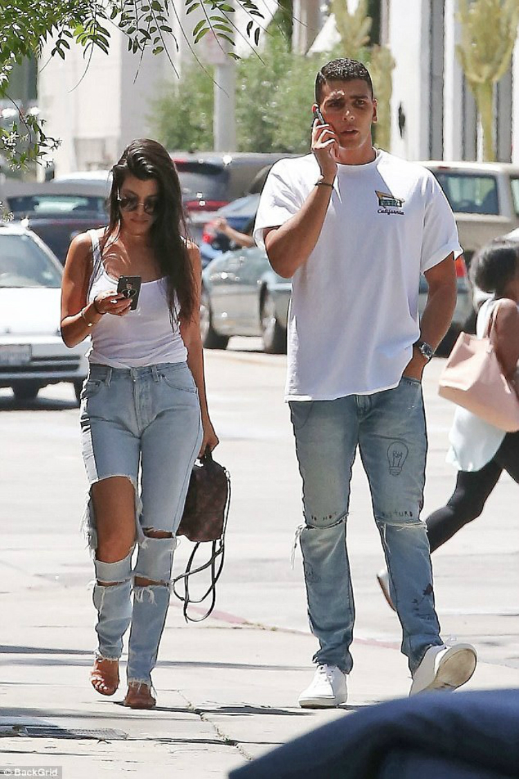 Kourtney-Kardashian-Younes-Bendjima-01.jpg