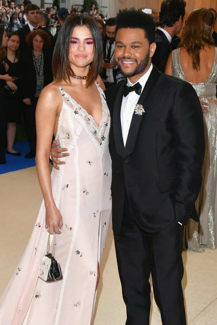 Selena-Gomez-Weeknd-Met-Gala-2017-01.jpg