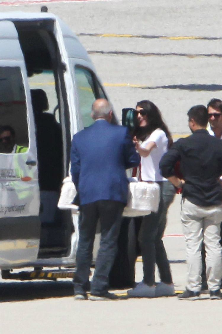 amal_george_clooney_babies_firstpics_02.jpg