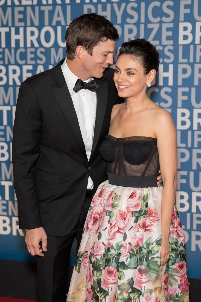 aston_mila_redcarpet_appearance_01.jpg