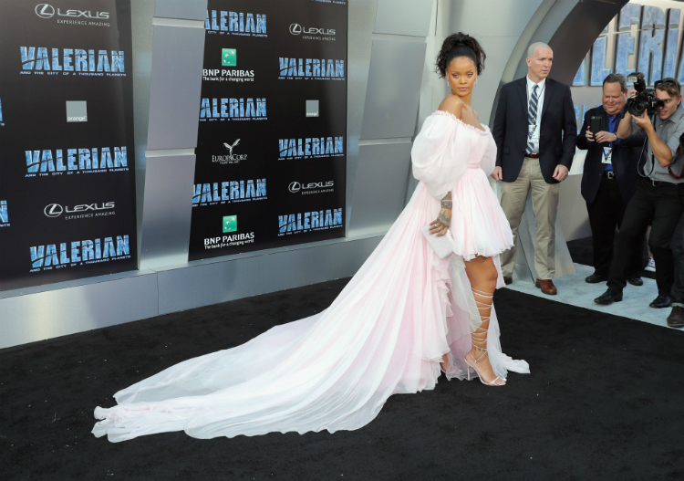 dreamy_gown_riri_valerian_premiere_01.jpg