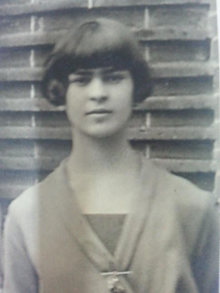 fridakhalo-teenage-pics-02.jpg