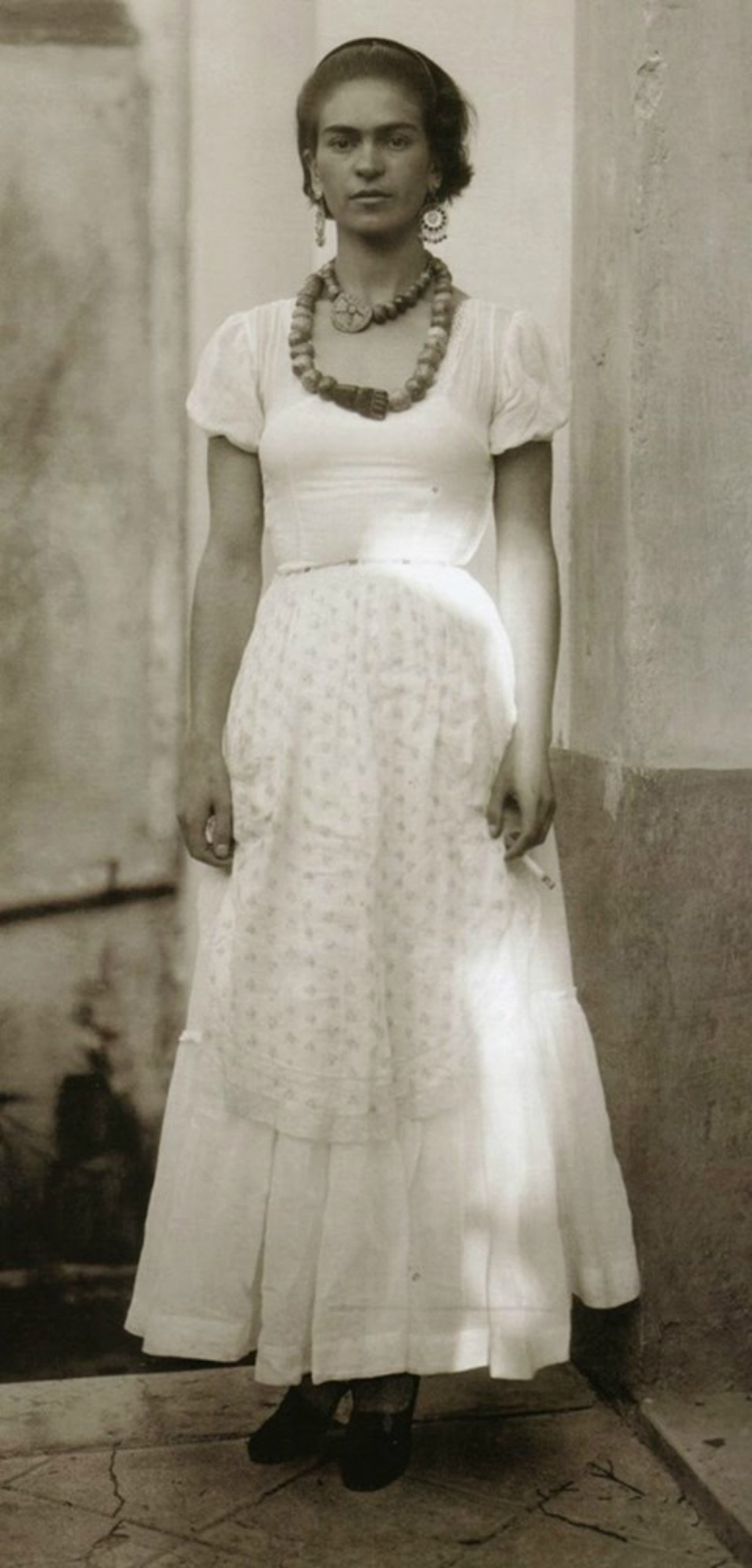 fridakhalo-teenage-pics-03.jpg