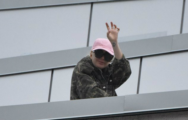 gaga_sick_sendspizzatofans_01.jpg