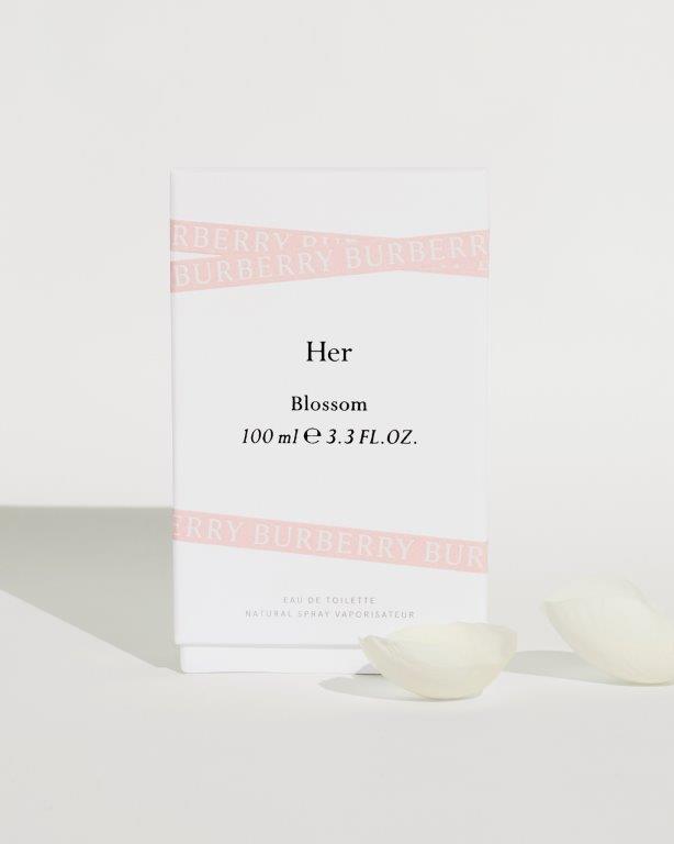 2019_BEAUTY_FRAGRANCE_HER_BLOSSOM_SUPPORTING_HIGH_RES_RGB_CROPPED_20.jpg