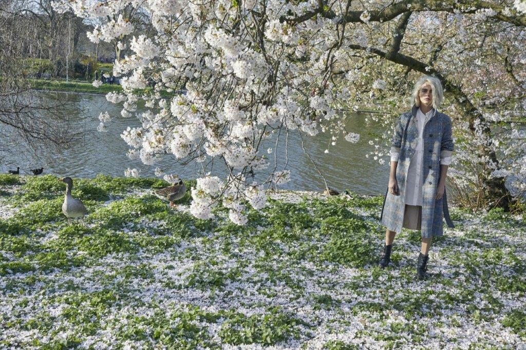 BurberryHerBlossom_CaraDelevevigne_.jpg