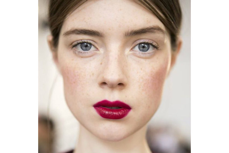 4holidaybeautytrends_01.jpg
