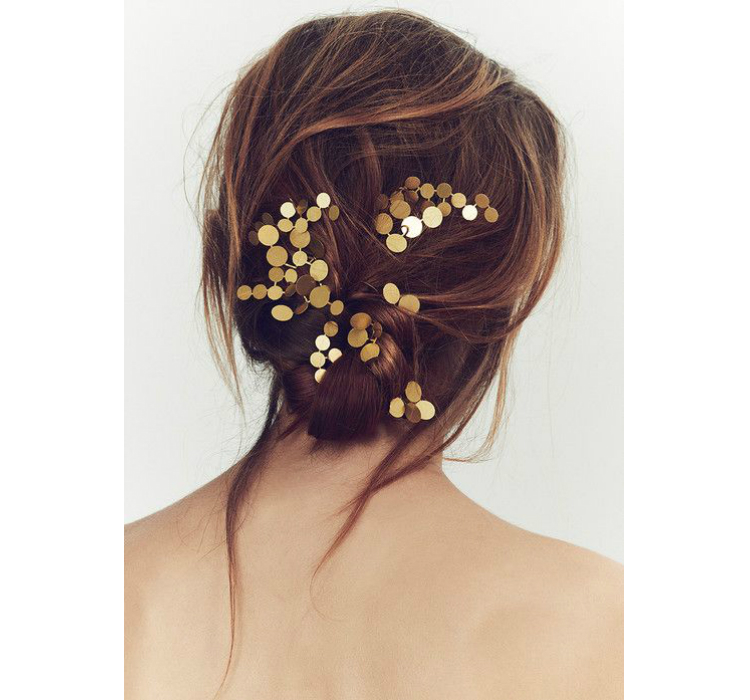 4holidaybeautytrends_04.jpg